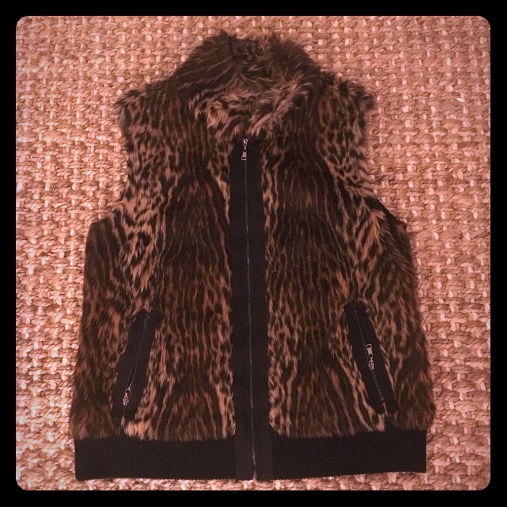 NWOT TAHARI VEST!